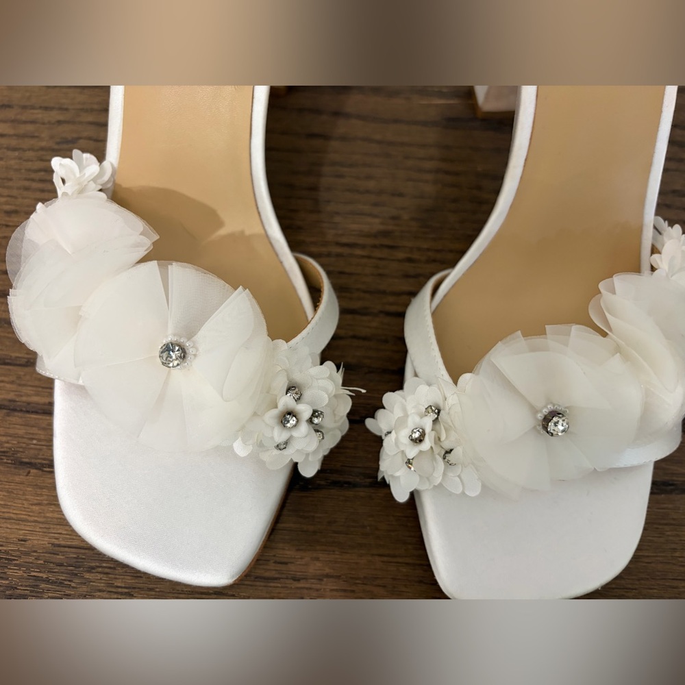 Badgley Mischka White Joanna Ankle Strap Sandal NWOB Size 8.5 - Picture 9 of 10
